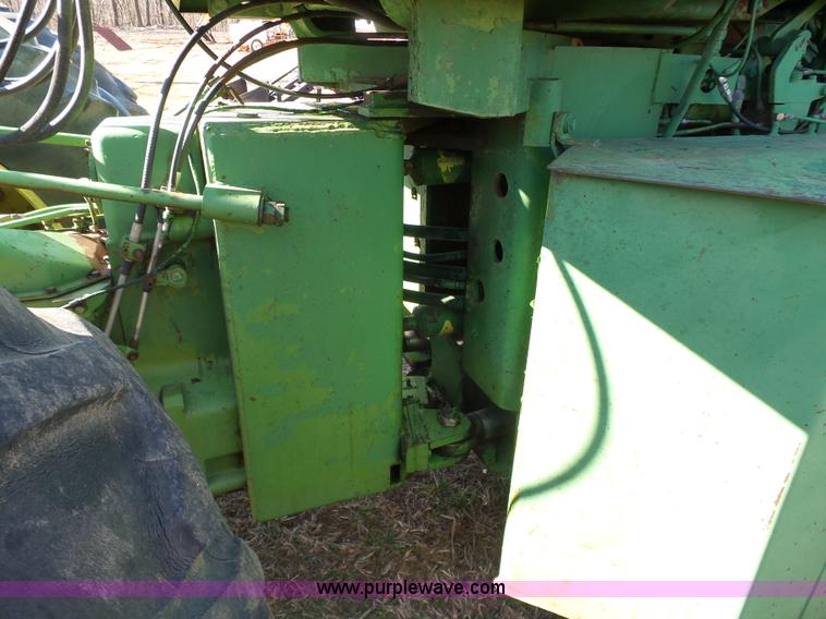 image for item J7614 John Deere 7520 4WD tractor