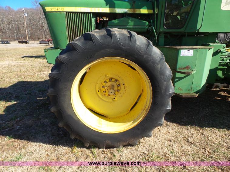 image for item J7614 John Deere 7520 4WD tractor