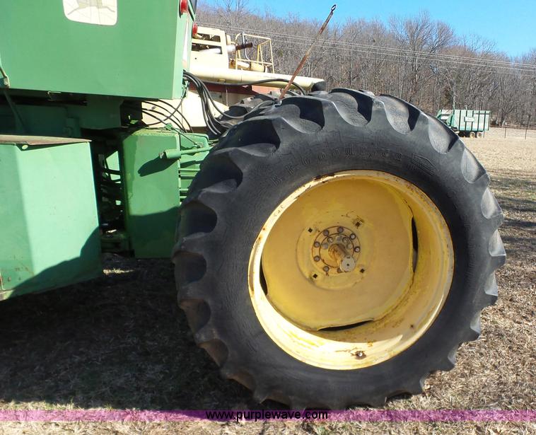 image for item J7614 John Deere 7520 4WD tractor
