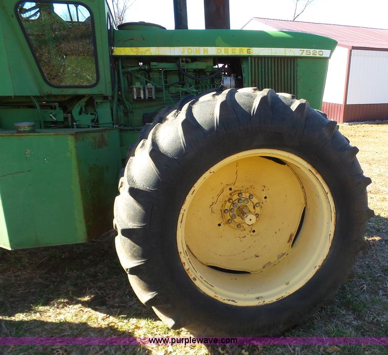 image for item J7614 John Deere 7520 4WD tractor