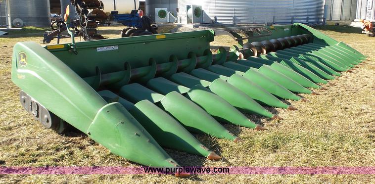 image for item J7649 Clarke corn head