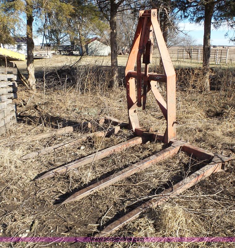 image for item J7654 Hesston bale spear