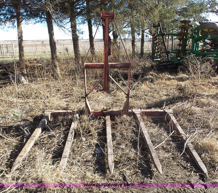 image for item J7654 Hesston bale spear