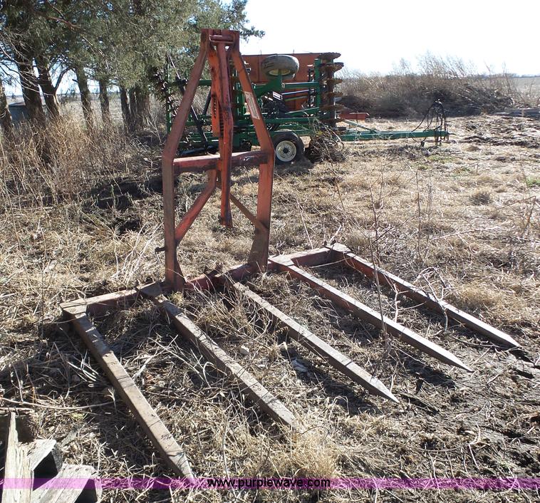 image for item J7654 Hesston bale spear