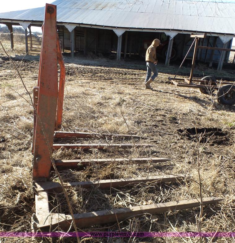 image for item J7654 Hesston bale spear