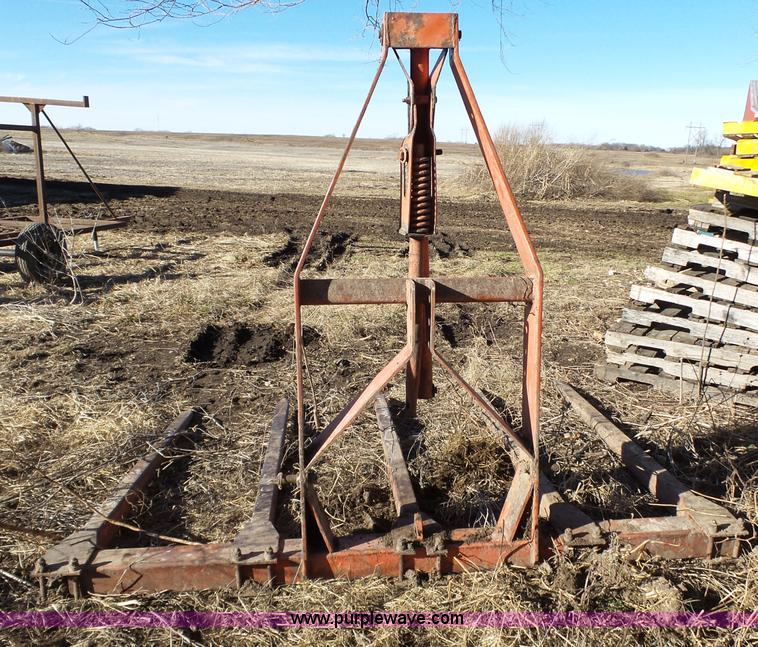 image for item J7654 Hesston bale spear