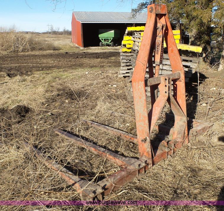 image for item J7654 Hesston bale spear