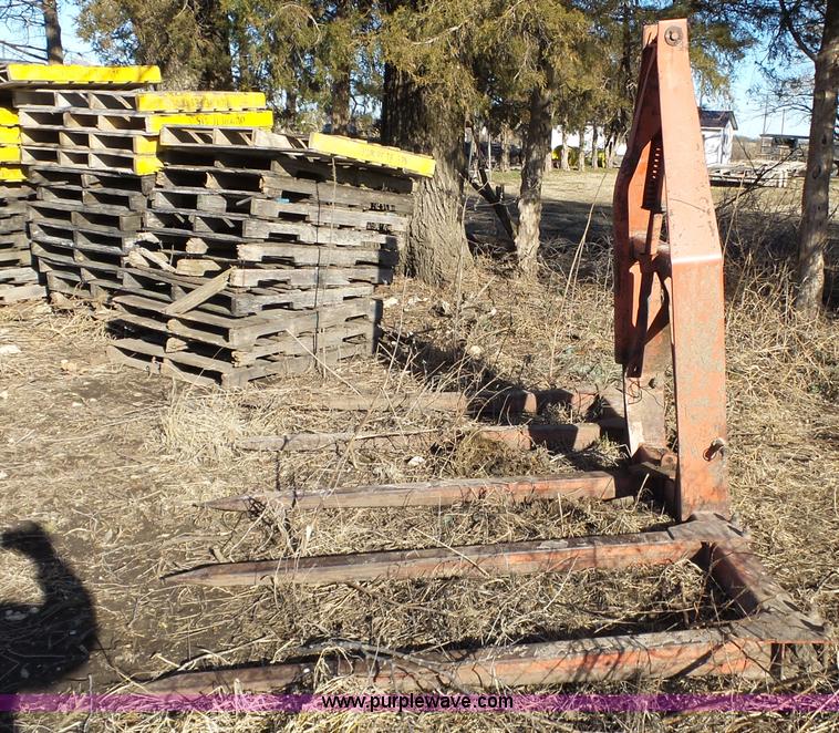 image for item J7654 Hesston bale spear