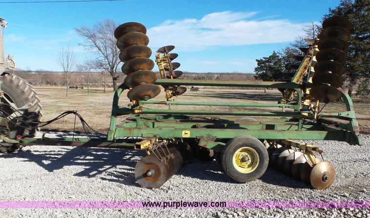 image for item J7656 John Deere 230 double off-set disk