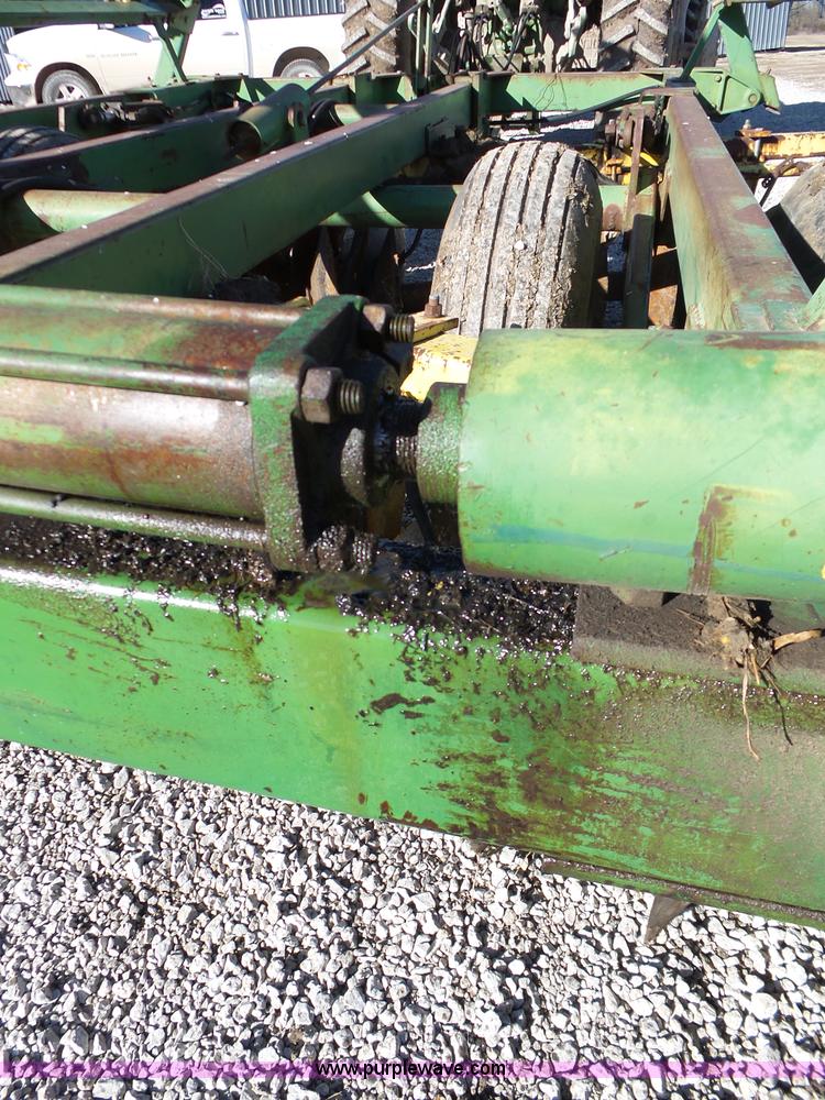 image for item J7656 John Deere 230 double off-set disk