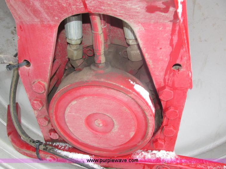 image for item J8765 1998 Miller Nitro sprayer