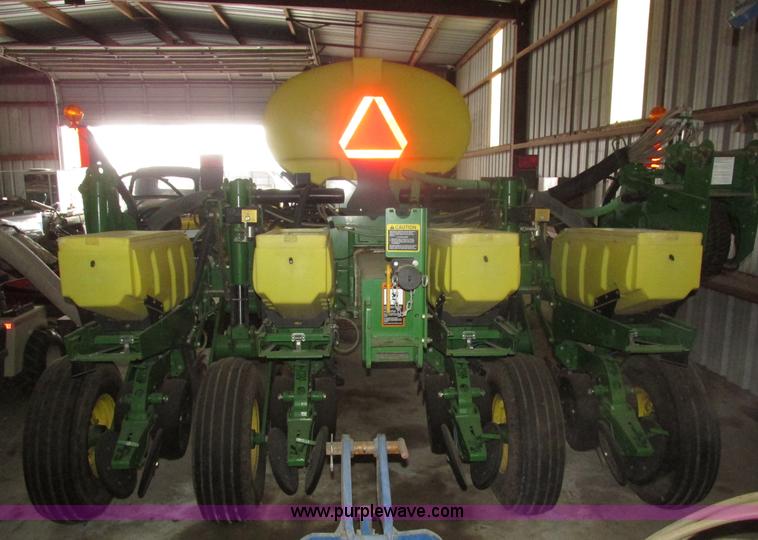 image for item J8789 2007 John Deere 1770NT planter