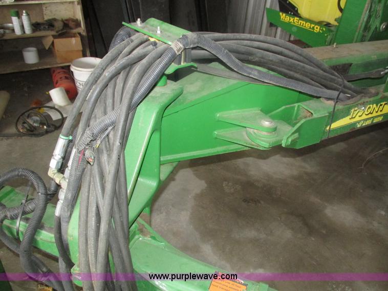 image for item J8789 2007 John Deere 1770NT planter