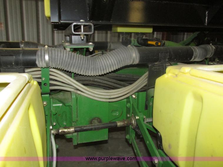 image for item J8789 2007 John Deere 1770NT planter