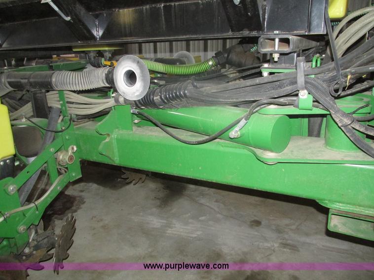 image for item J8789 2007 John Deere 1770NT planter