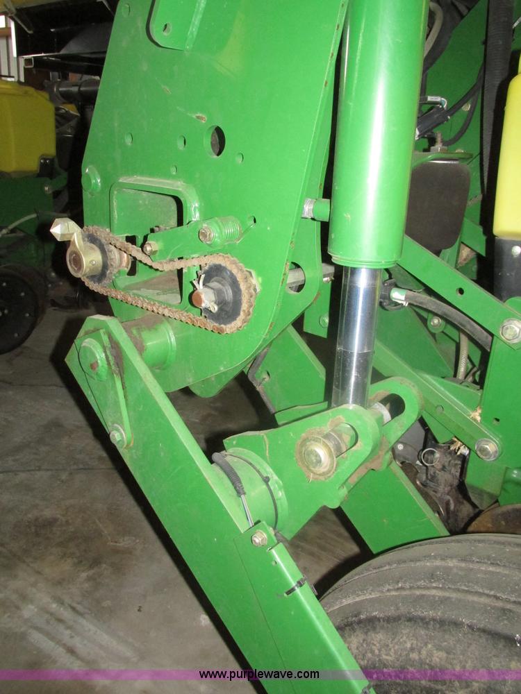 image for item J8789 2007 John Deere 1770NT planter