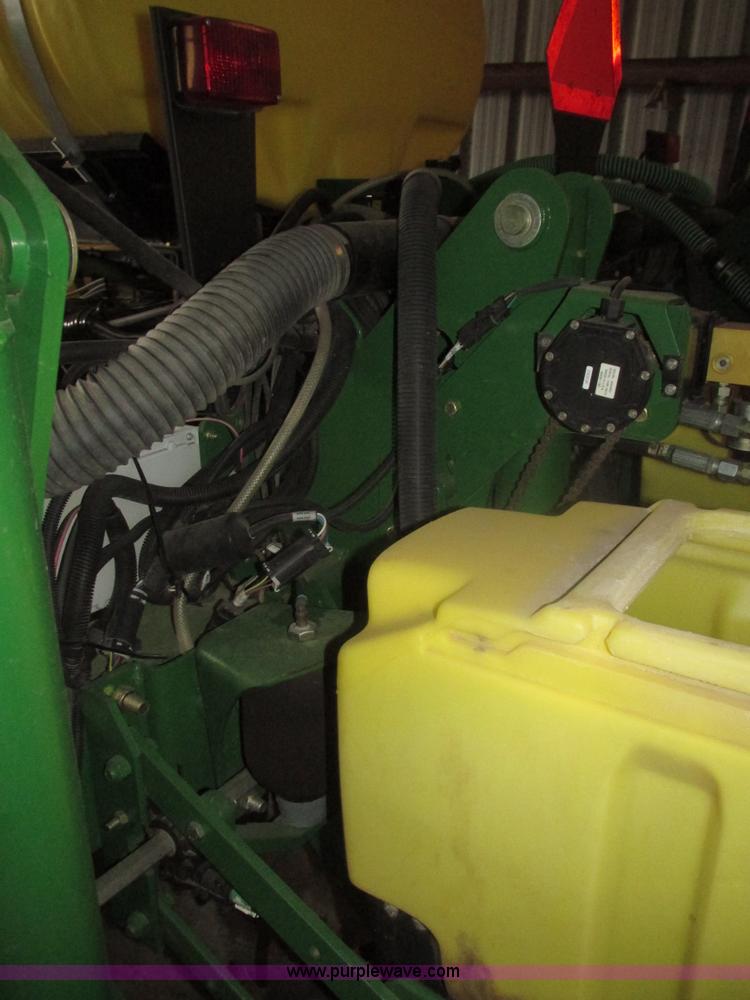 image for item J8789 2007 John Deere 1770NT planter