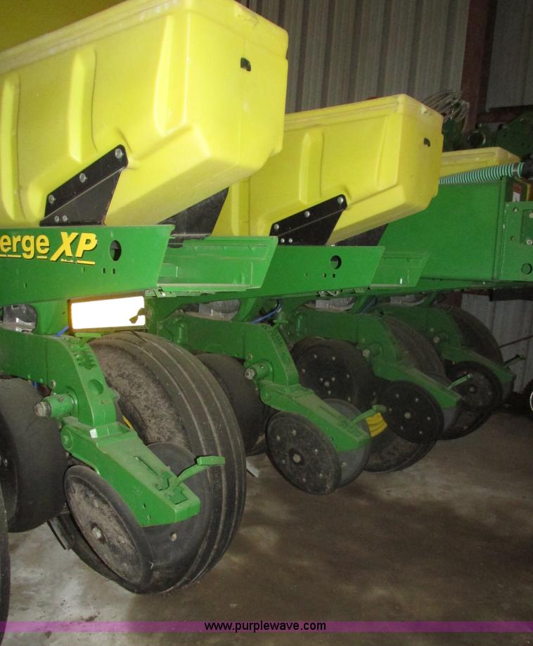 image for item J8789 2007 John Deere 1770NT planter