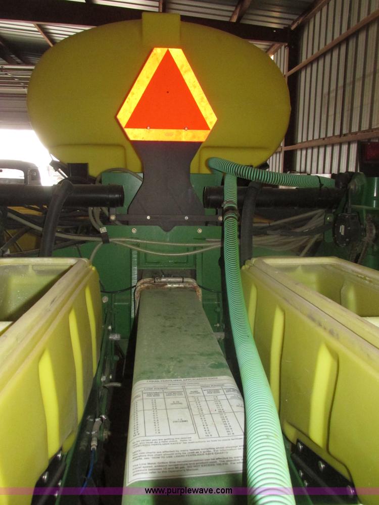 image for item J8789 2007 John Deere 1770NT planter