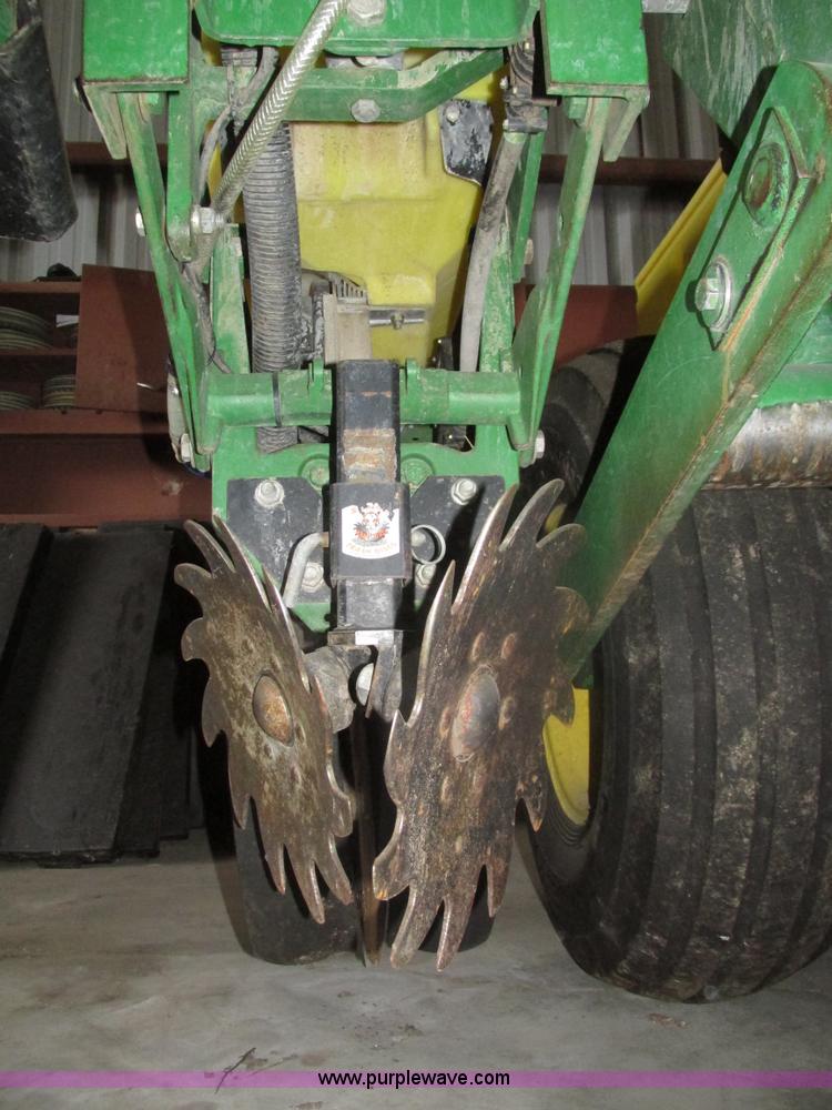 image for item J8789 2007 John Deere 1770NT planter