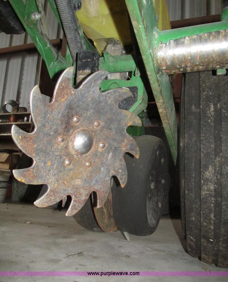 image for item J8789 2007 John Deere 1770NT planter