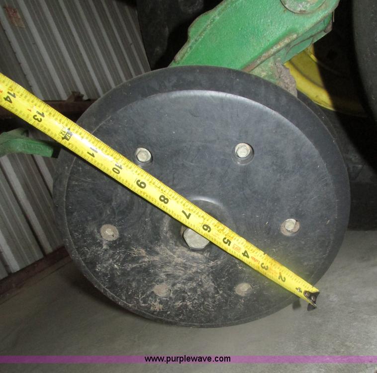 image for item J8789 2007 John Deere 1770NT planter