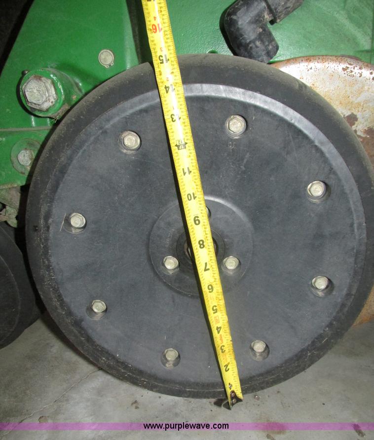 image for item J8789 2007 John Deere 1770NT planter