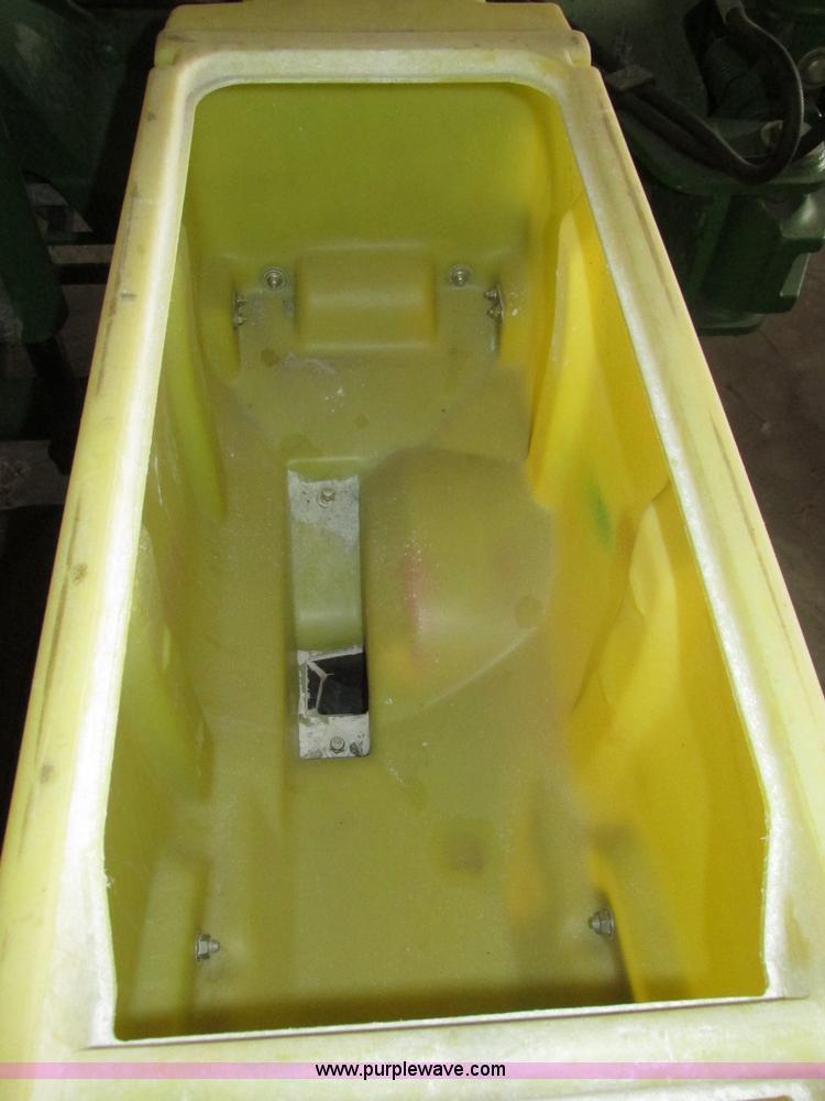 image for item J8789 2007 John Deere 1770NT planter