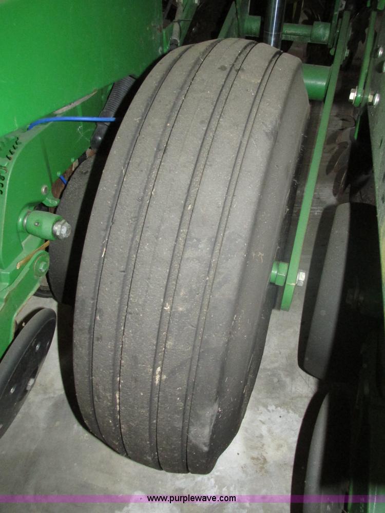 image for item J8789 2007 John Deere 1770NT planter
