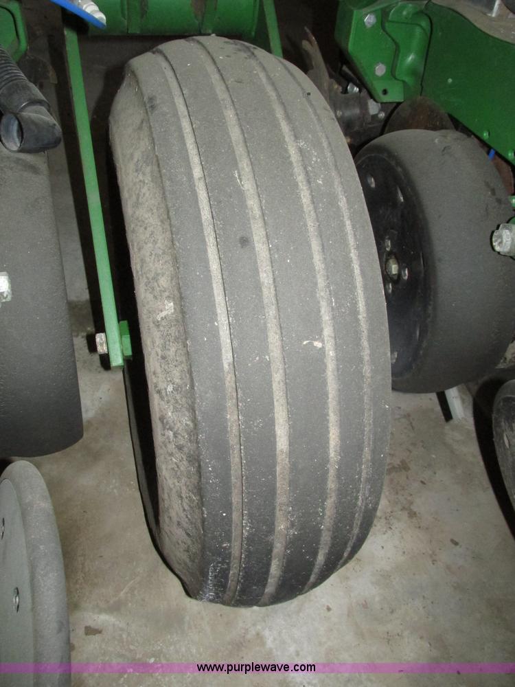 image for item J8789 2007 John Deere 1770NT planter