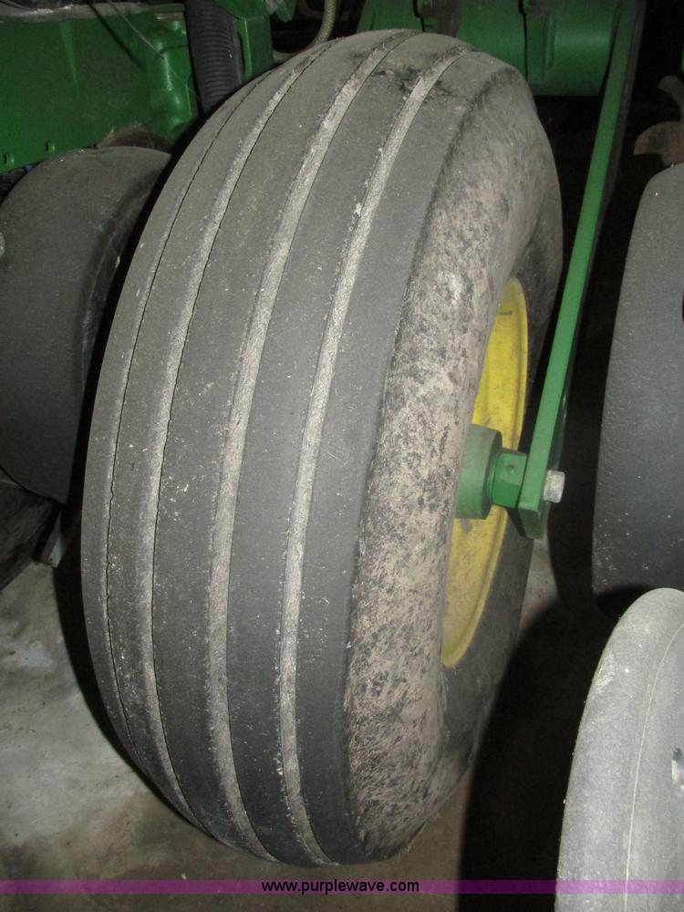 image for item J8789 2007 John Deere 1770NT planter