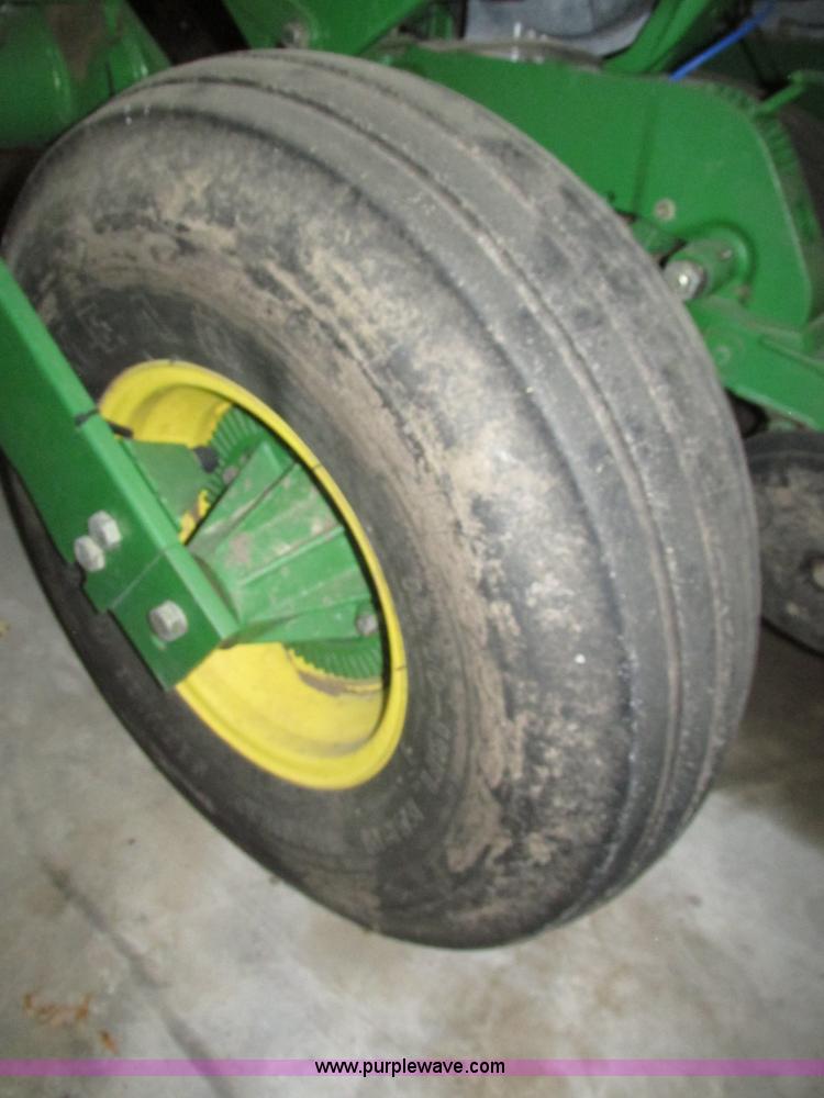 image for item J8789 2007 John Deere 1770NT planter