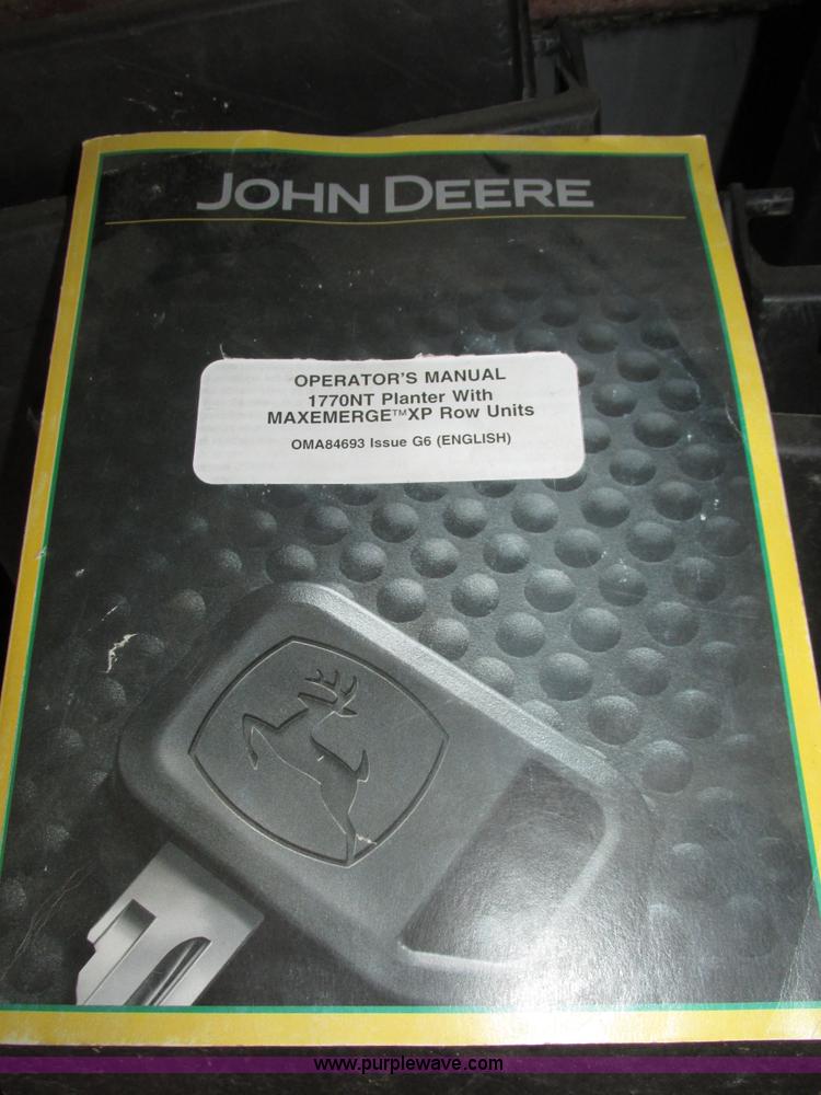 image for item J8789 2007 John Deere 1770NT planter