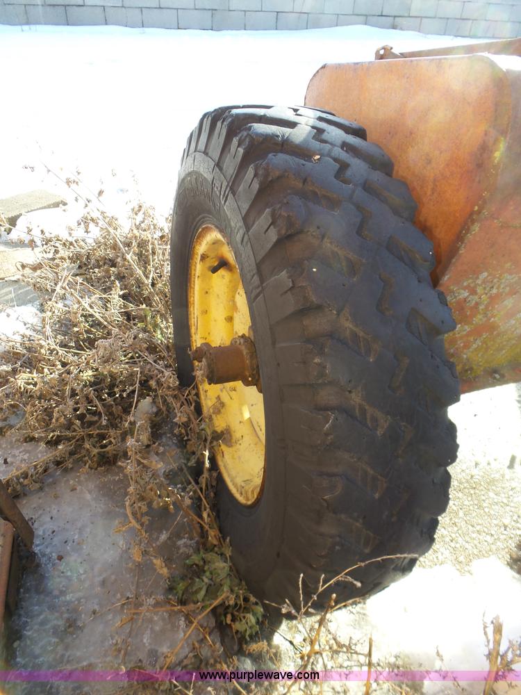 image for item J8815 Ezee Flow 100 seeder