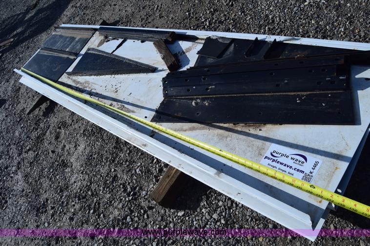 image for item K4465 Assorted spreader fenders