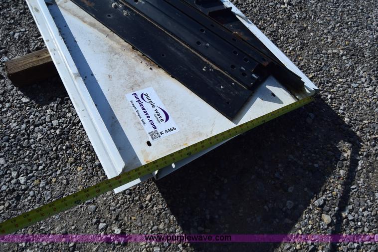 image for item K4465 Assorted spreader fenders