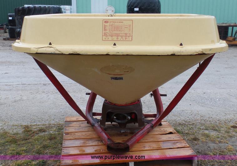 image for item K7652 Vicon spreader