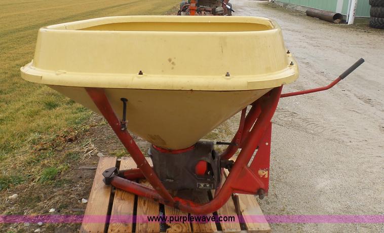image for item K7652 Vicon spreader