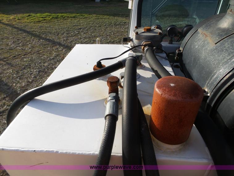 image for item K7668 1996 Tyler Patriot W2 self-propelled sprayer