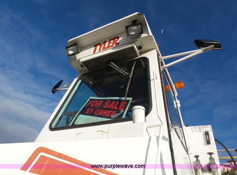 image for item K7668 1996 Tyler Patriot W2 self-propelled sprayer