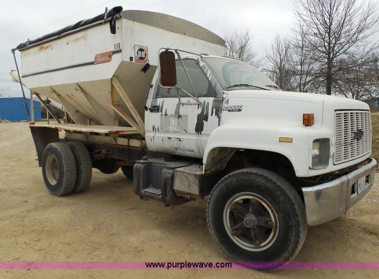 image for item K7671 1996 Chevrolet Kodiak truck cab and chassis