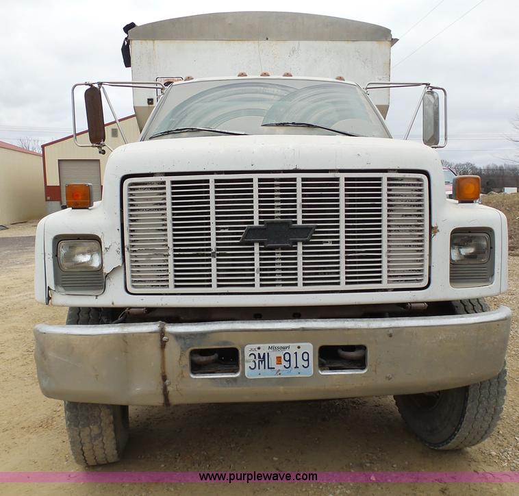 image for item K7671 1996 Chevrolet Kodiak truck cab and chassis