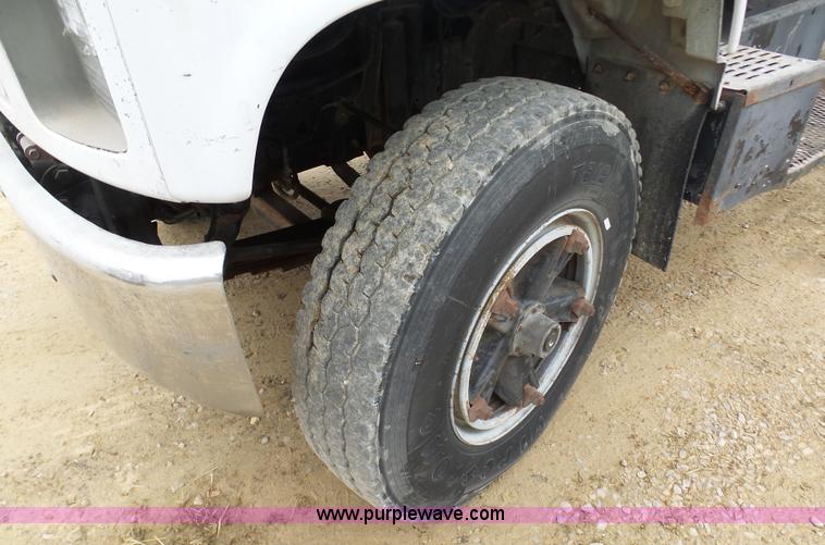 image for item K7671 1996 Chevrolet Kodiak truck cab and chassis