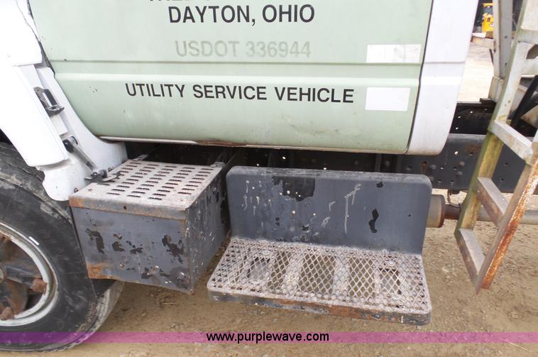 image for item K7671 1996 Chevrolet Kodiak truck cab and chassis