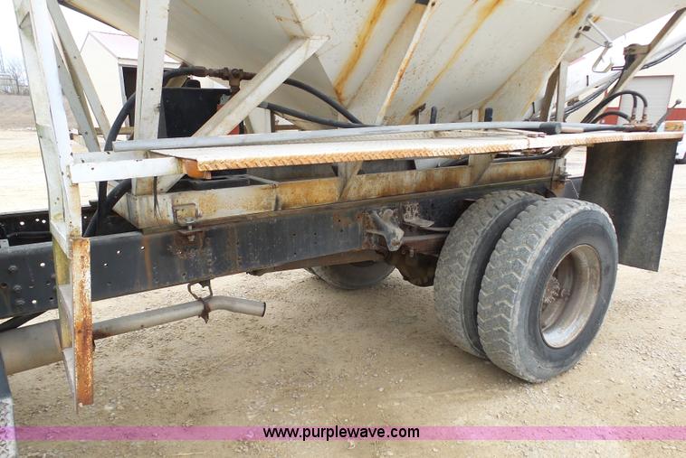 image for item K7671 1996 Chevrolet Kodiak truck cab and chassis