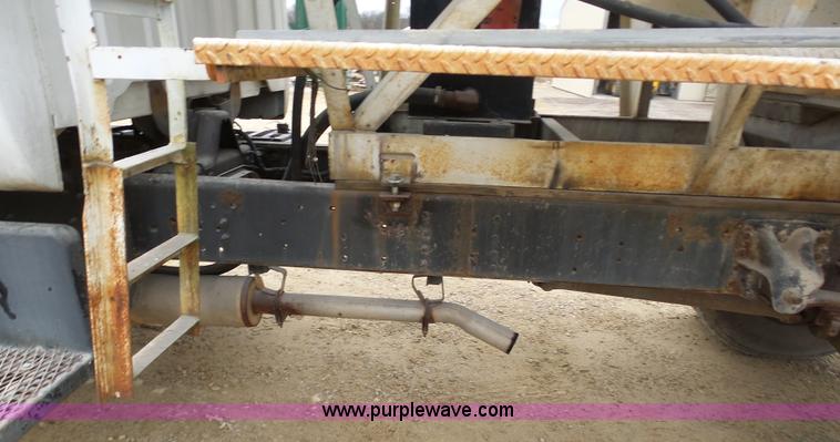 image for item K7671 1996 Chevrolet Kodiak truck cab and chassis