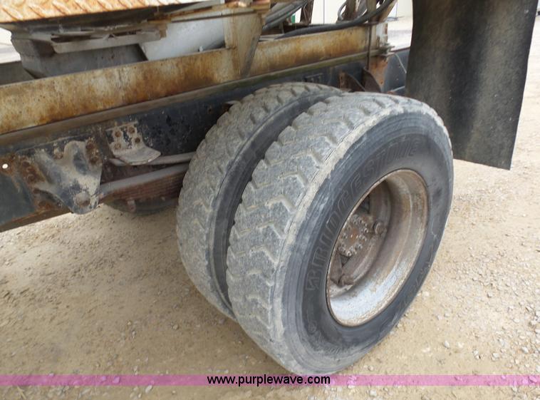 image for item K7671 1996 Chevrolet Kodiak truck cab and chassis