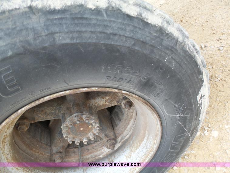 image for item K7671 1996 Chevrolet Kodiak truck cab and chassis