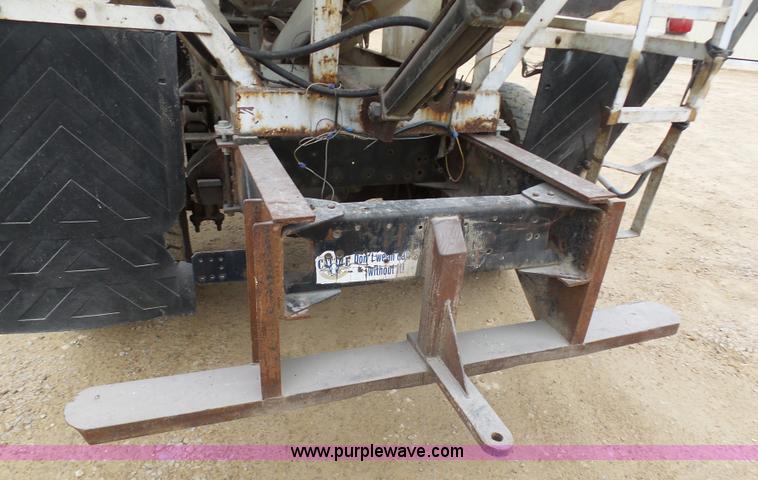 image for item K7671 1996 Chevrolet Kodiak truck cab and chassis