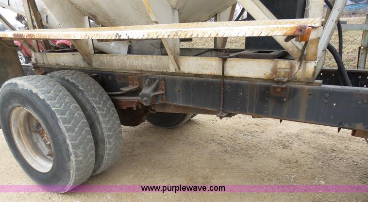 image for item K7671 1996 Chevrolet Kodiak truck cab and chassis